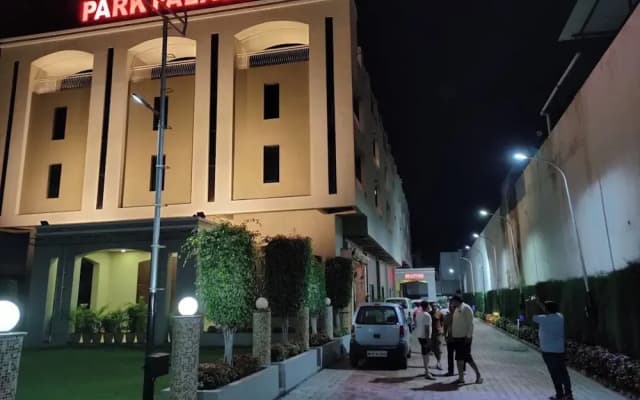 Goroomgo Park Palace Ujjain