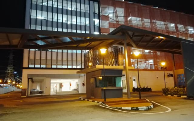 Comfortable18 3R2B 7pax Meritus Perai