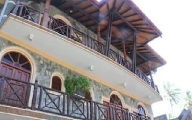 Warahena Beach Hotel