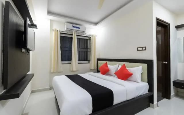Regal Suites by OYO