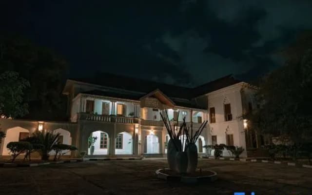 The Manor House By Sansi