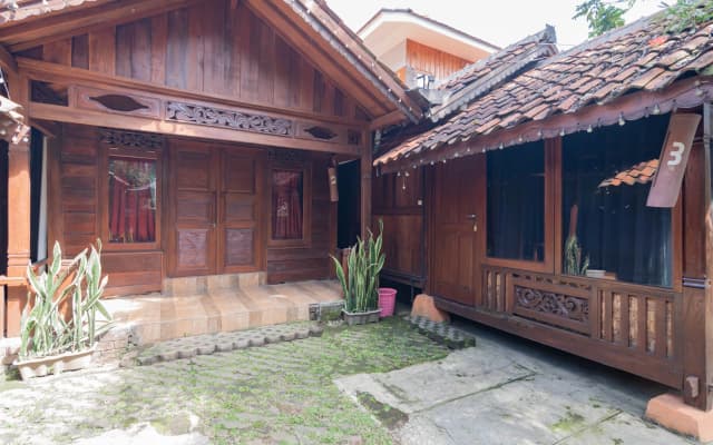 RedDoorz near Kampung Gajah 2