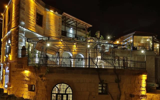 Maccan Cave Hotel