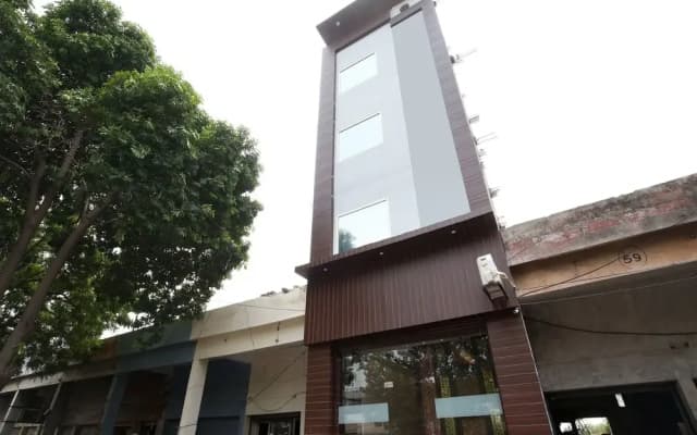 Oyo 18319 Hotel Boss
