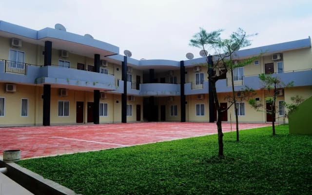 OYO 1927 The Village Syariah