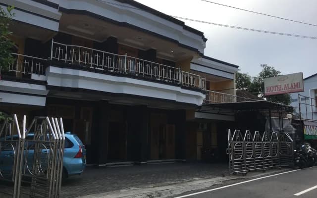 Hotel Alami near Alun-Alun Klaten by ZUZU