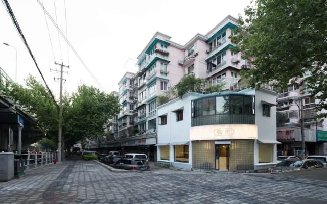 WEFLOW Hostel