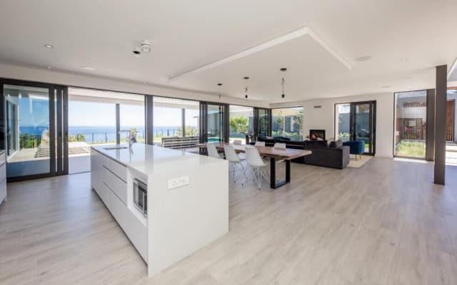 Luxury Camps Bay Villa With Spacious Entertainment Area and Private Pool 8 Fiskaal