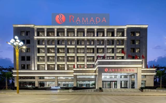 Ramada by Wyndham Mengzi Suites