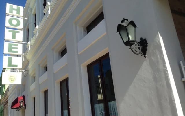 Central Palace Hotel