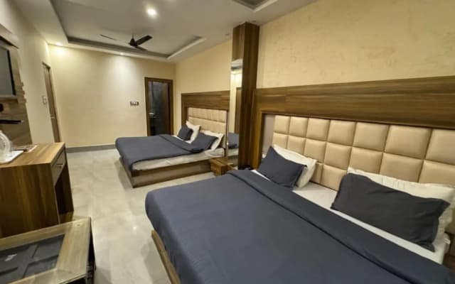Hotel Green Leaf By T And M Hotels