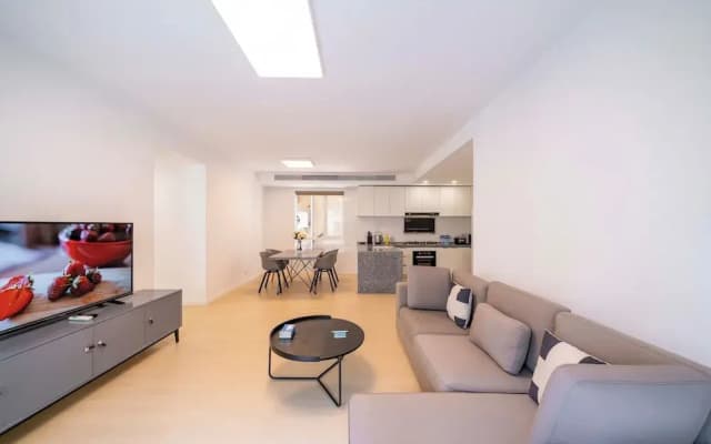 Tyms Stylish 3BR 2BA Apt Xujiahui Shops