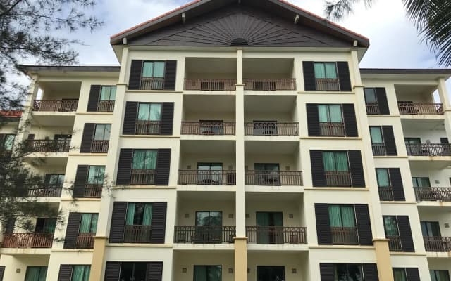 Sunset Seaview Beach Villas & Spa Suites at Nexus Karambunai