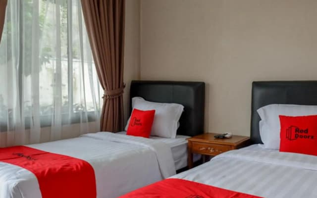 RedDoorz @ Jalan Majapahit Semarang