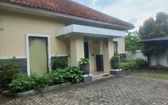 Capital O 93872 Natura Guest House Syariah Near alun alun kota purwokerto