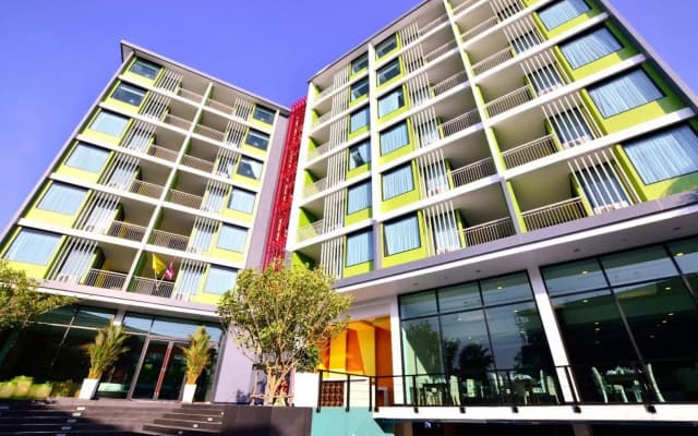 Lakkhana Poolside Resort