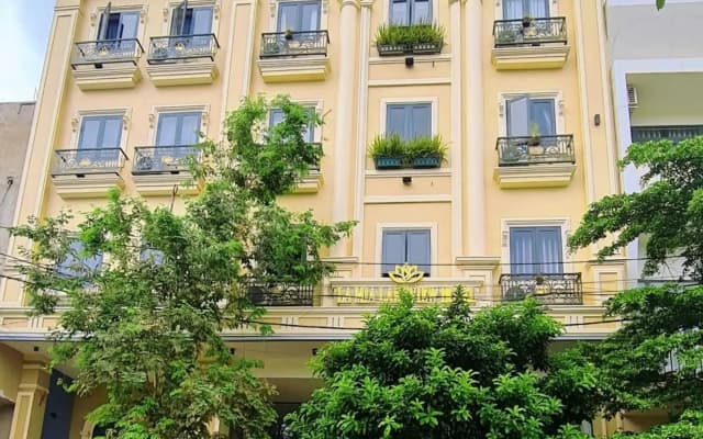La Mia Lakeview Hotel