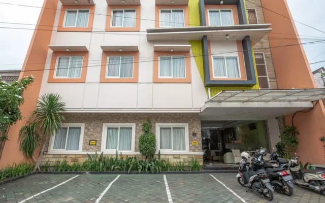 Hasanah Guesthouse by RedDoorz