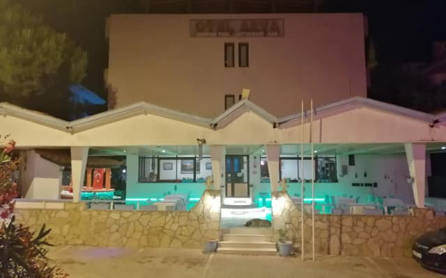 Arya Hotel