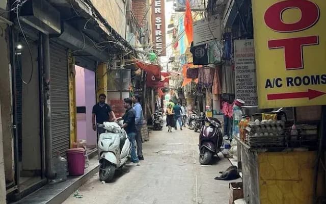 Hotel Spot Inn Paharganj Near New Delhi Railway Station