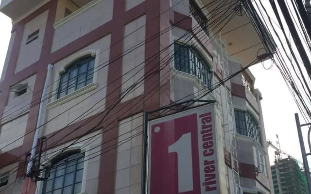 1 River Central Hostel