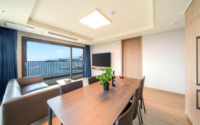 Sokcho I Park Suite Hotel and Resort