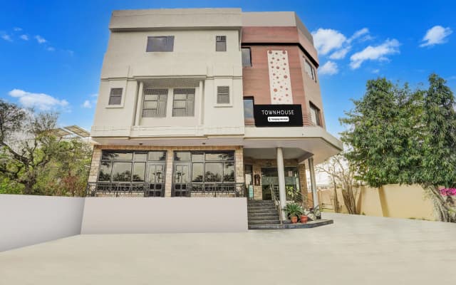 Townhouse Sikar Road Jaipur Formerly Hotel Aroma Inn