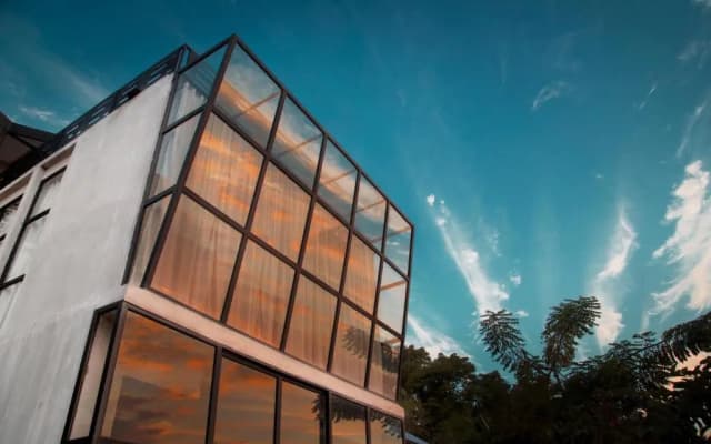 Flores Passport House