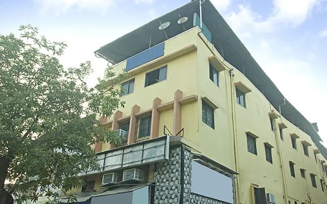 OYO 22048 Trio Hotel