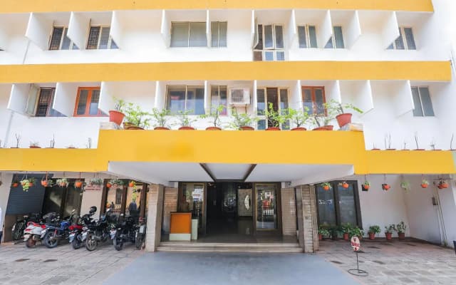 OYO 17278 Hotel Srinivas