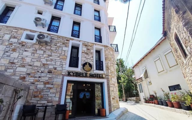 Foça Kybele Pension