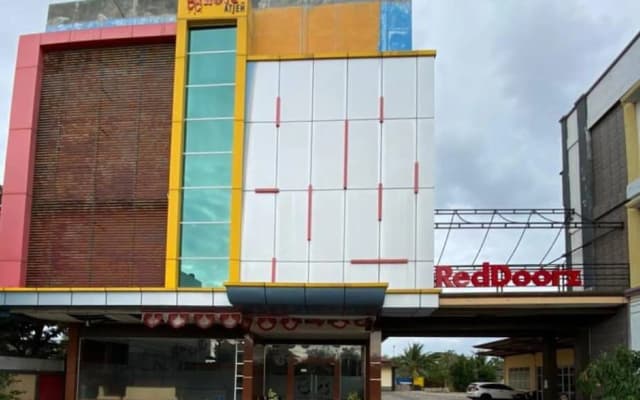 RedDoorz Plus Syariah @ Jalan Syiah Kuala Banda Aceh