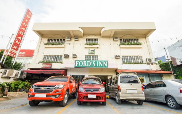 OYO 465 Ford's Inn (Vaccinated Staff)