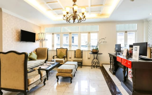 B2 Riverside Colonial Hotel