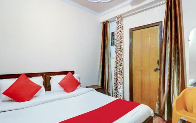 OYO 78869 Palace At Seventy two