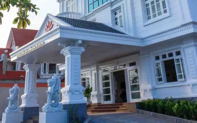 Royal Hotel Halong - Hon Gai
