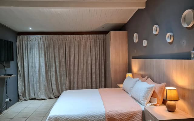 Mia Hills guest house