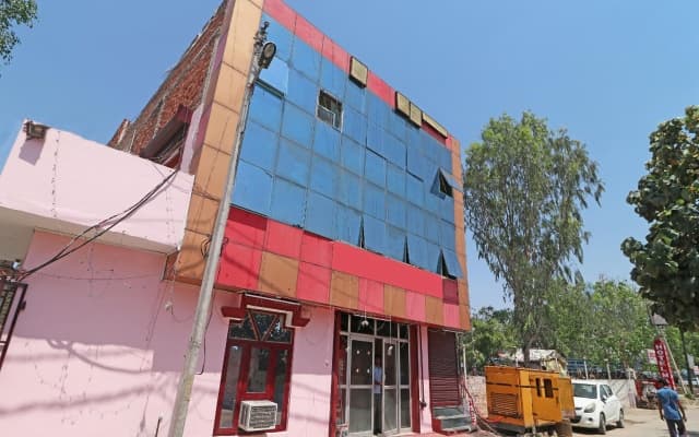 OYO 13234 Hotel Mahak