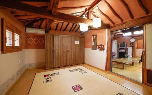 Ganghwa Jangbogo Hanok Pension