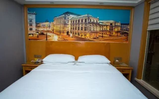 Vienna Hotel (Huaibei Railway Station Wanda Plaza)
