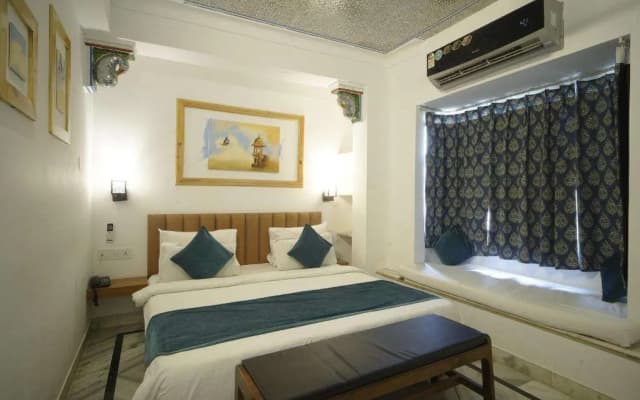 Hotel Udai Niwas By Lake Udaipur