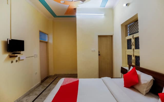 OYO 75131 Bandral Residency