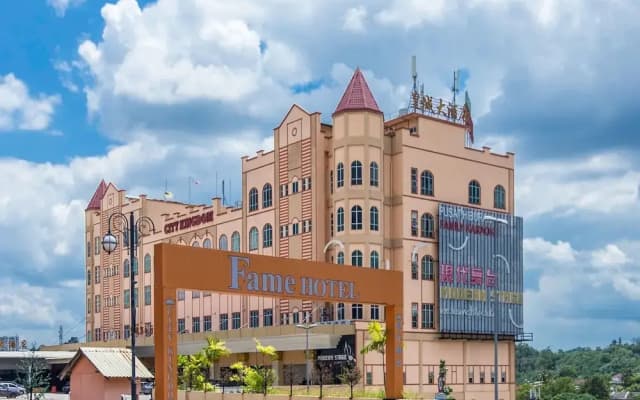 OYO 776 Fame hotel