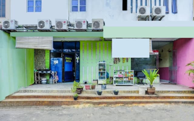Hotel O Emes Jaya HomestayNearSamsung Electronic Indonesia PT