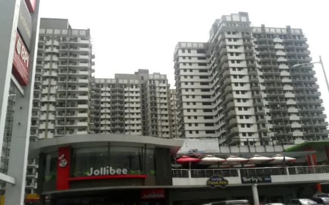 Migz N Tons Place at Cypress Towers