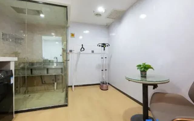 IU Hotel (Shijiazhuang Beiguo Yizhuang Canal Bridge Station/Tiedao University Subway Station)