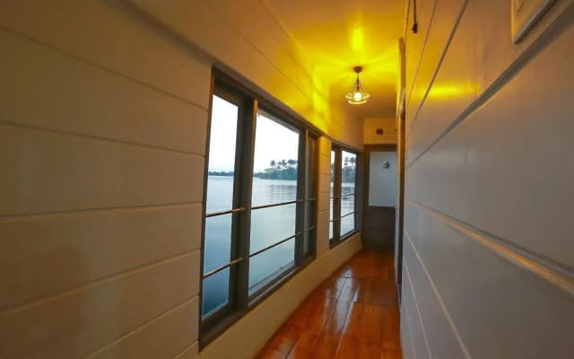 Private Houseboats