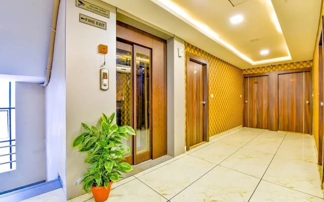 Raj Palace I by FabHotel