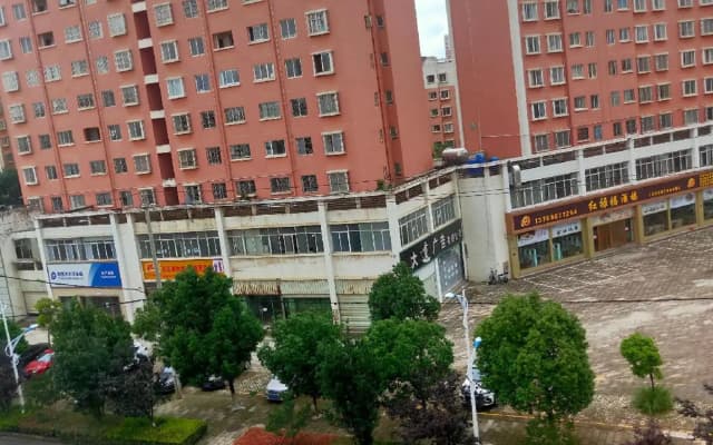 Jinying Express Hotel (Qujing North Railway Station)