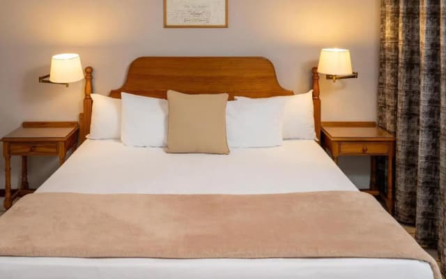 Ngwenya City Hotel